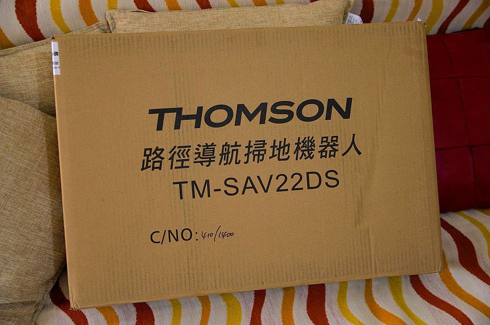 THOMSON 路徑導航掃地機器人 TM-SAV22DS外箱